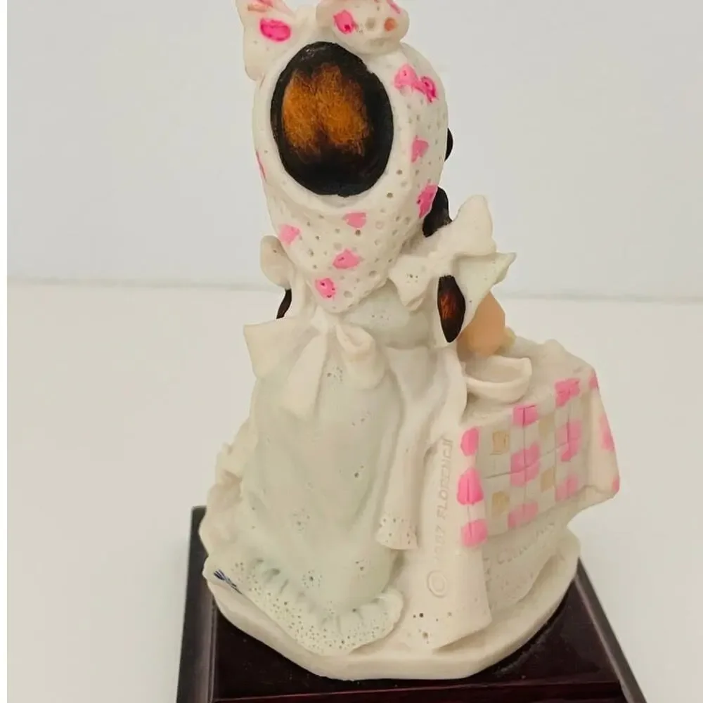 Giuseppe Armani Florence Figurine Girl with Cat Little Treasures Italy